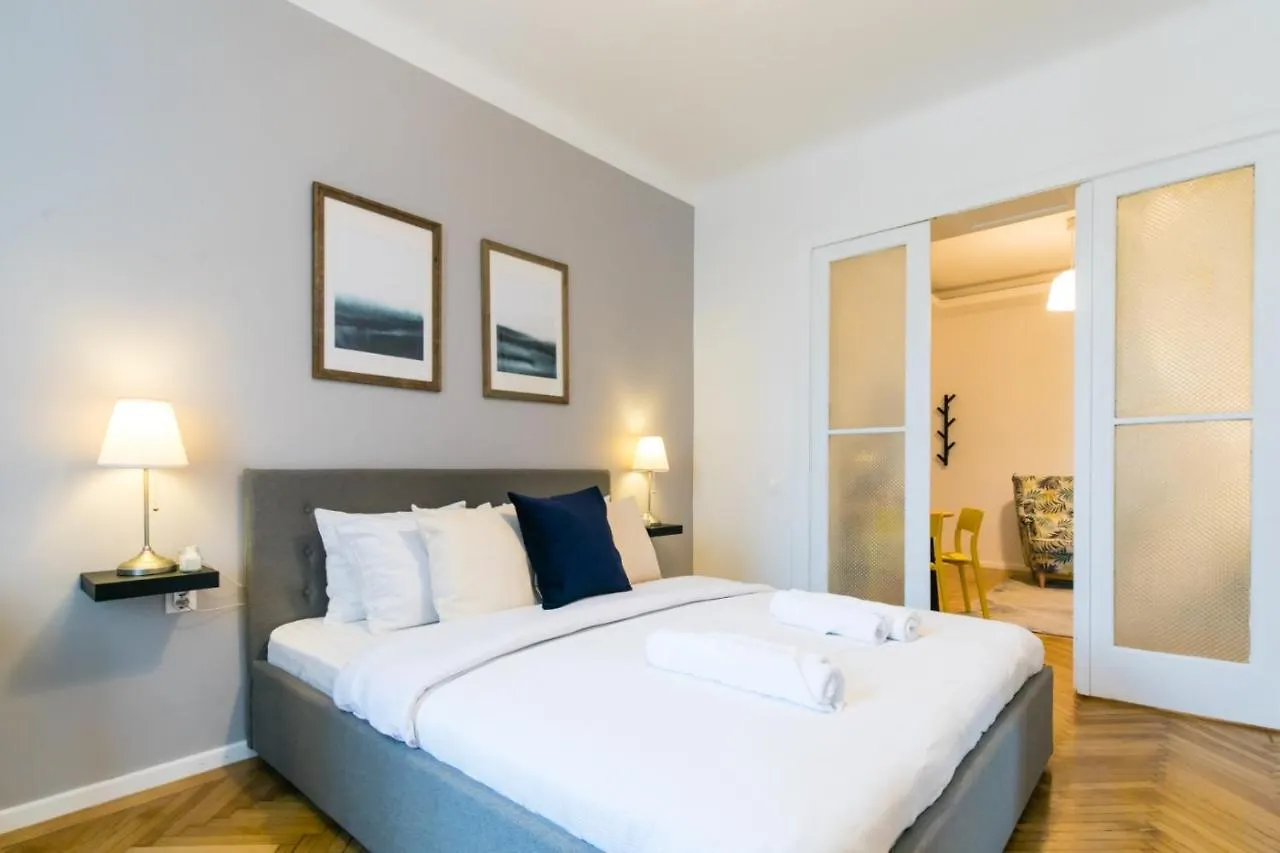 Catchy Dreams Spacious Apartment Str 43B Бухарест